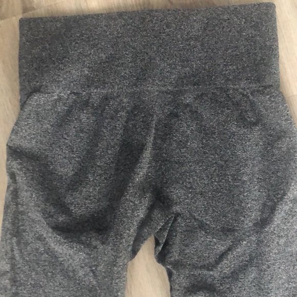 Sz S Butt lifting control leggings - Picture 2 of 4